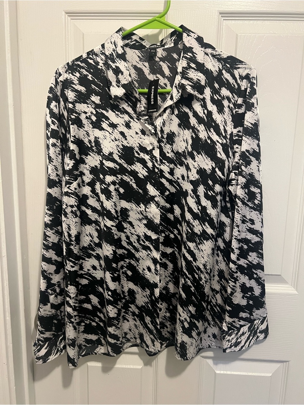 Express Black and White Abstract Button-Front Blouse